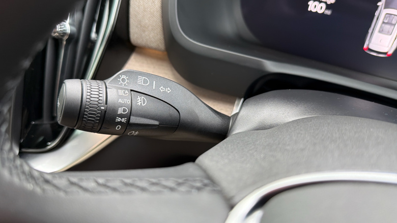 Volvo XC90 2.0 T8 PHEV Ultra Dark 5dr AWD Geartronic Estate